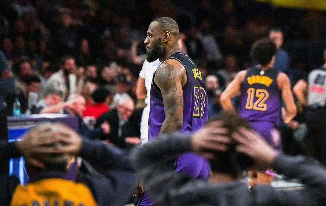 网页版入口-浓眉压哨绝杀詹姆斯，全场沸腾！经典一战再现传奇