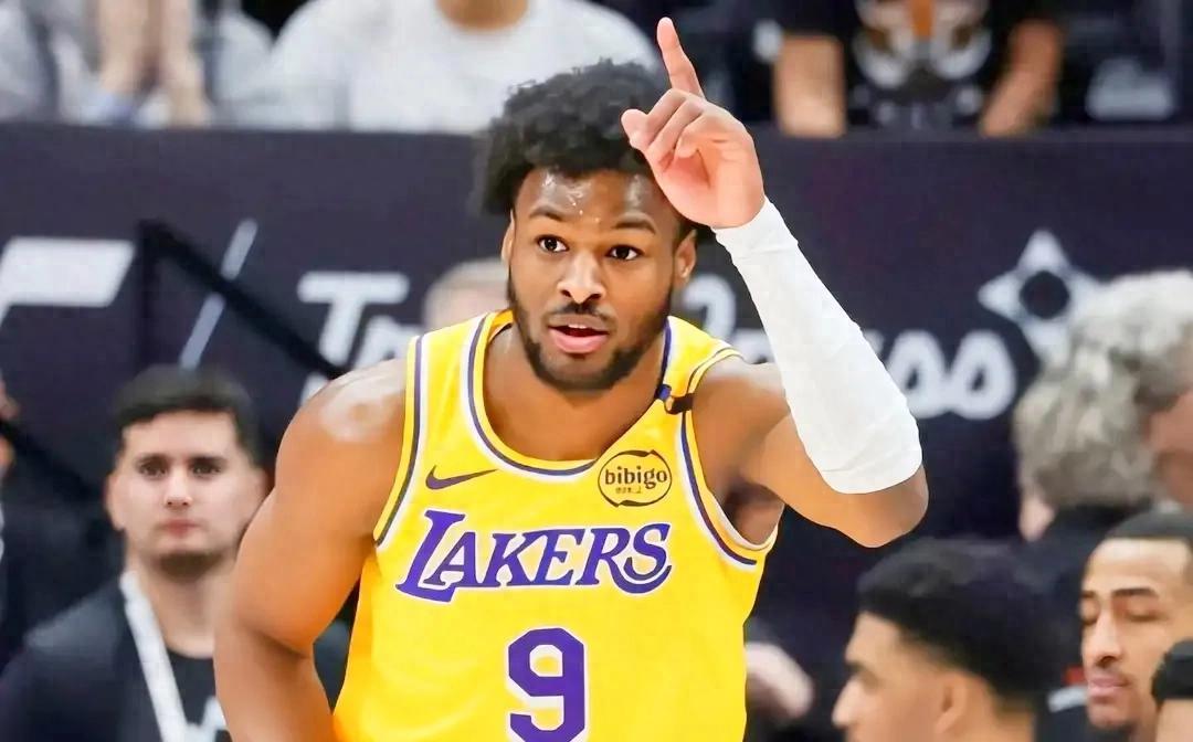 网页版入口-雄鹿新秀表现惊艳，全场观众掌声不断，威望为了技术之后之间我的.的简单介绍